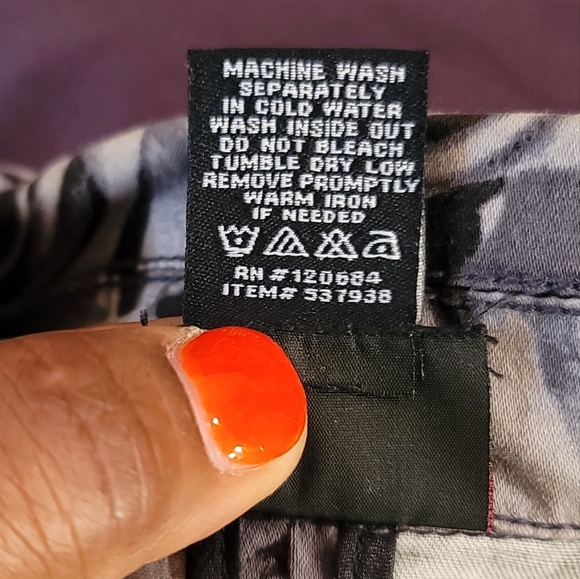 Torrid Blazer size 0, Black & Gray Scale Roses 🌹 - Picture 4 of 4